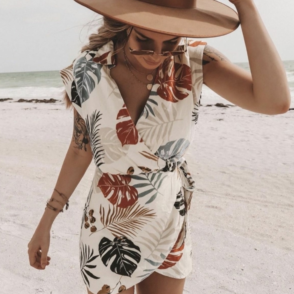 NEW VICI Canyon Palm Print Tie Dress - Picture 1 of 15